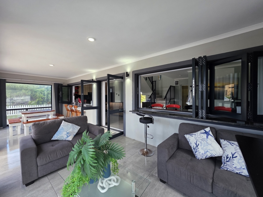 4 Bedroom Property for Sale in Paradise Beach Eastern Cape